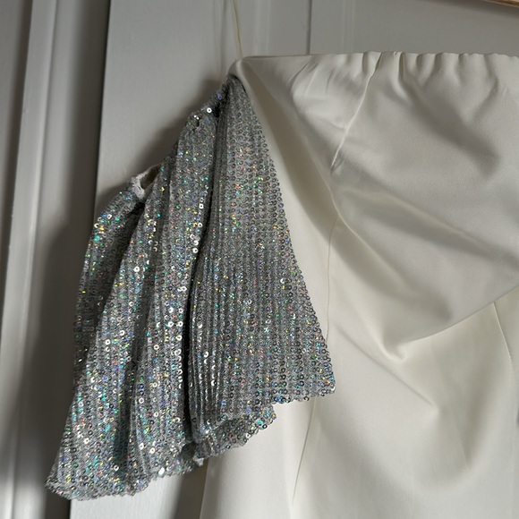 Club L London Sequin Off Shoulder White Mini Dress - Picture 5 of 11